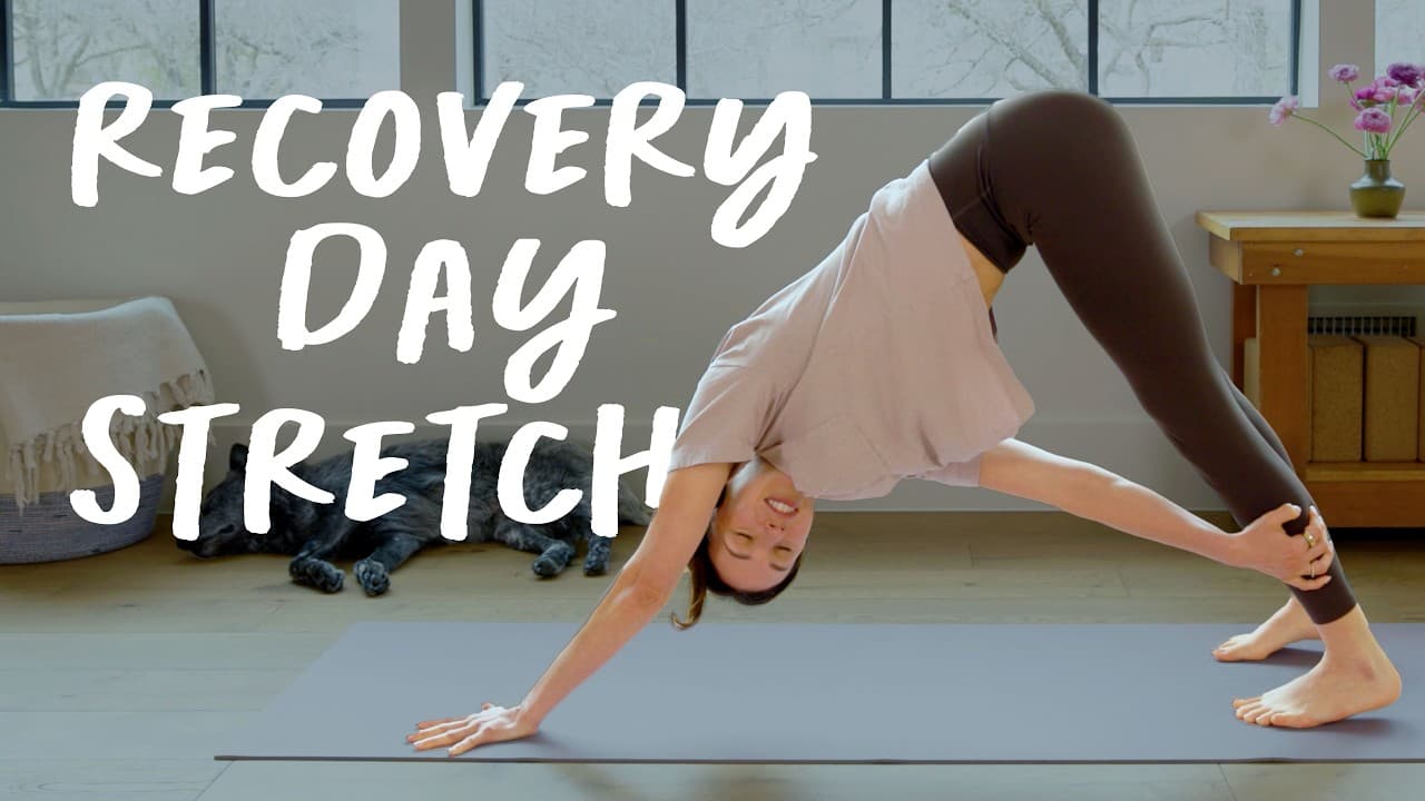 Yoga stretching per i giorni di recupero: pratica di 12 minuti